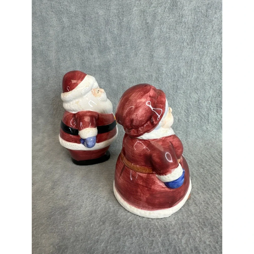 Vintage 2000 Publix Santa and‎ Mrs Claus Ceramic Salt and Pepper Shakers Set